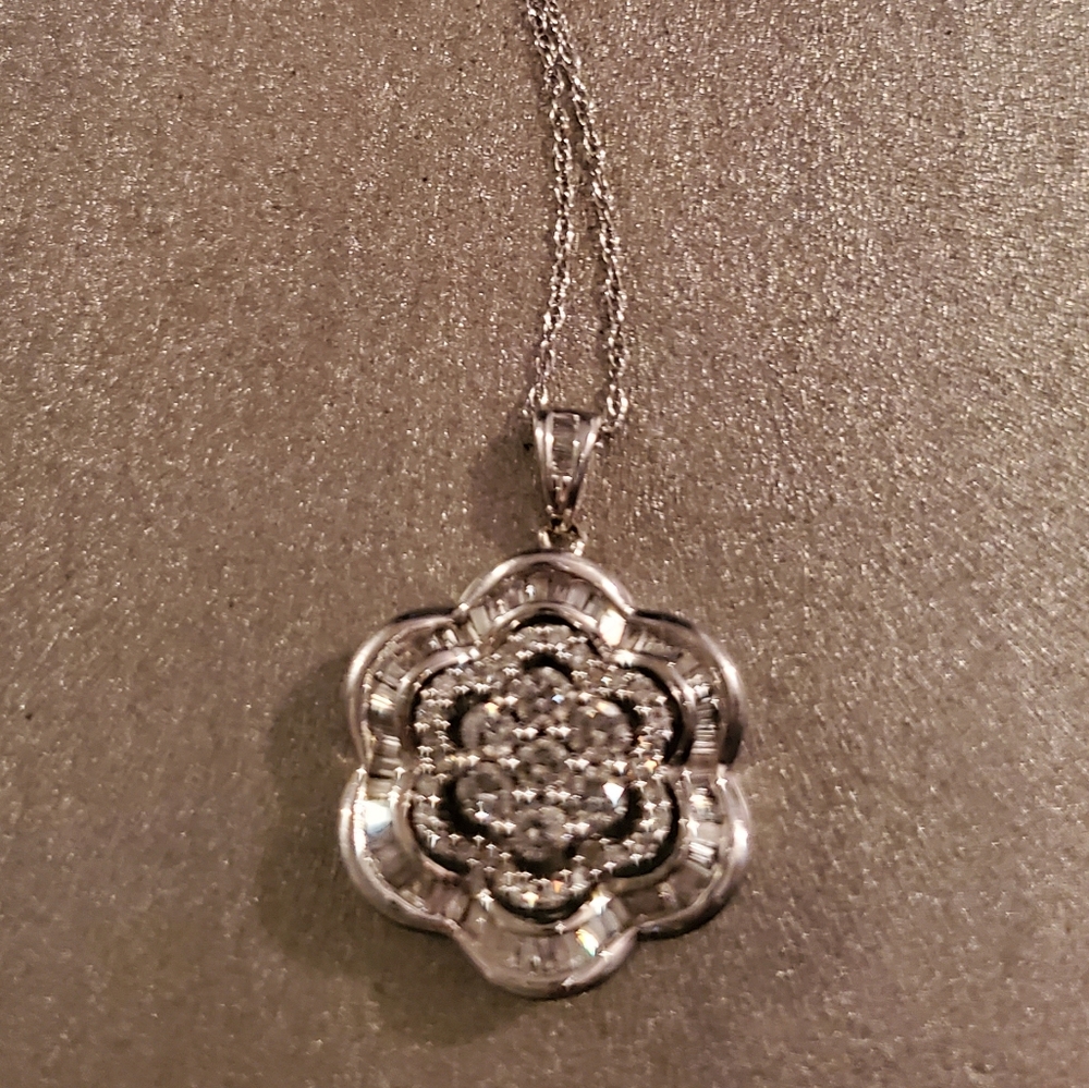 10k White Gold 18" Diamond Flower